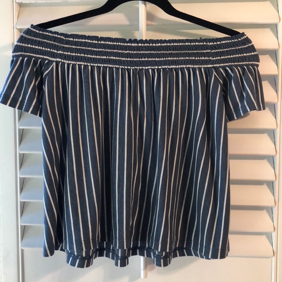 American Eagle Off Shoulder Top. XS - Picture 4 of 5